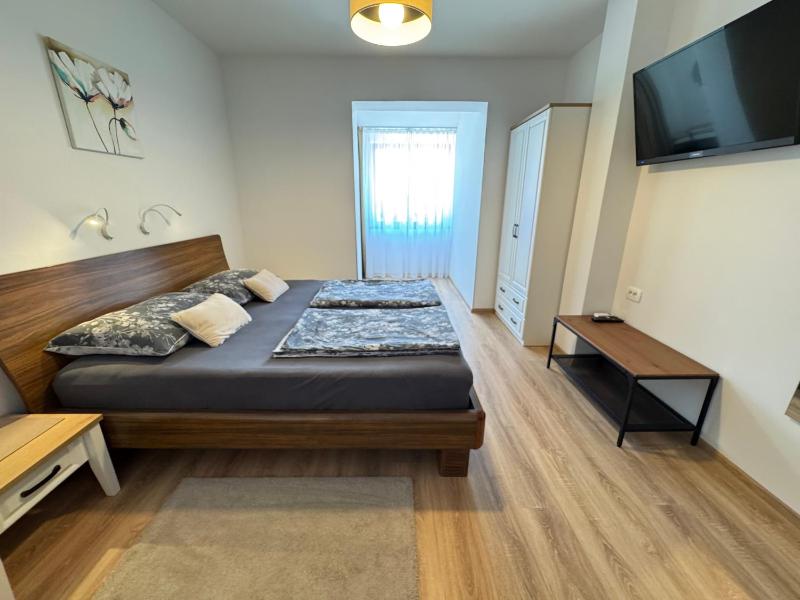 Large Double Room image 1