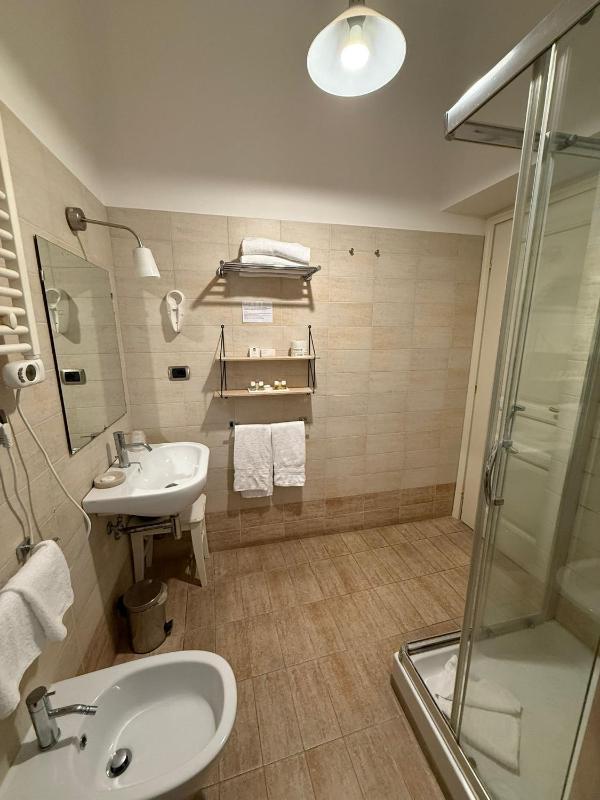 Double or Twin Room image 2