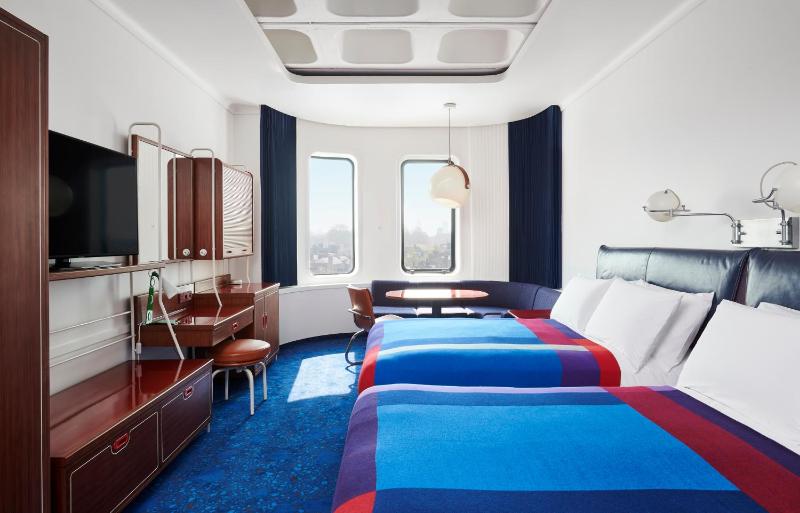 Standard Double with Two Double Beds image 1