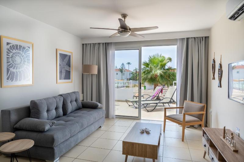 Lontos Nissi 3 Pool Access Apartment - image 15