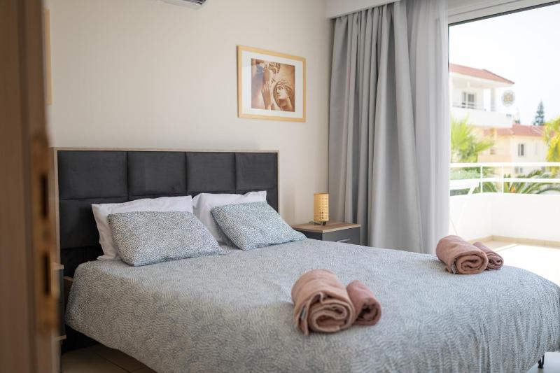 Lontos Nissi 3 Pool Access Apartment - image 3