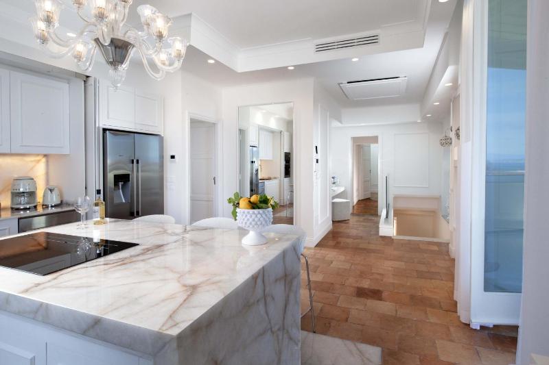 AMORE RENTALS - The Square Penthouse - image 6