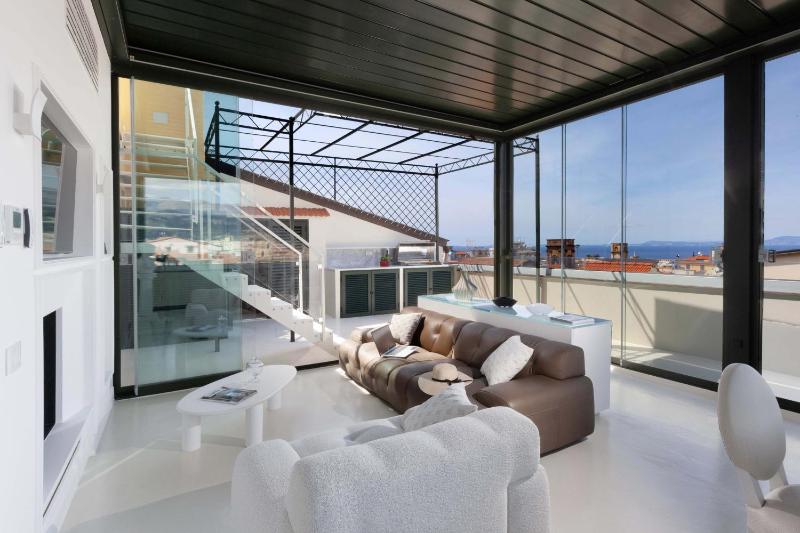 AMORE RENTALS - The Square Penthouse - image 12