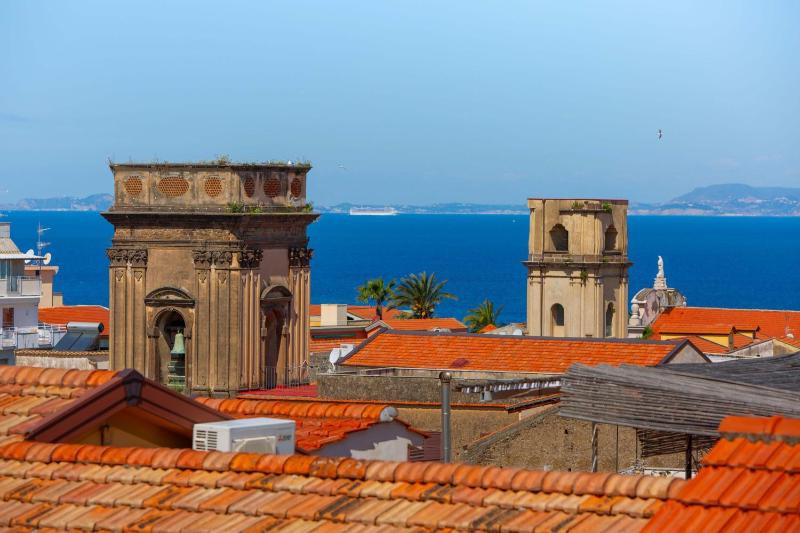 AMORE RENTALS - The Square Penthouse - image 15