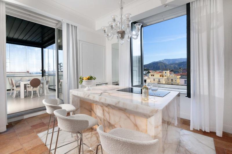 AMORE RENTALS - The Square Penthouse - image 32