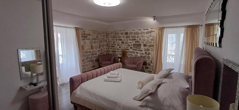 Double Room image 1