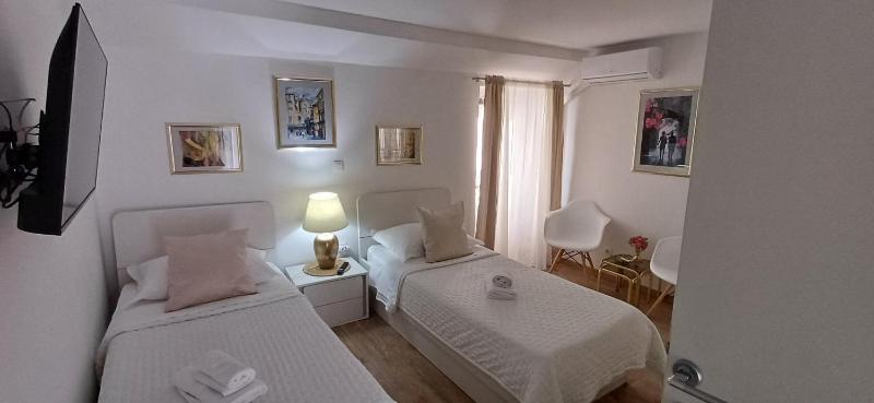 Twin Room image 3