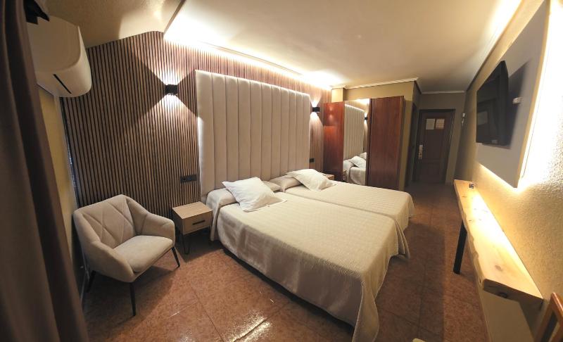 Double Room image 3