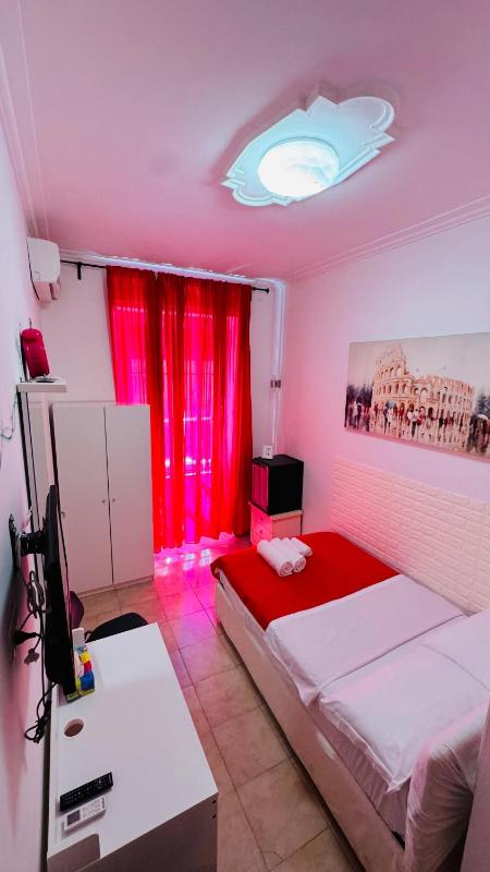 Small Double Room image 1