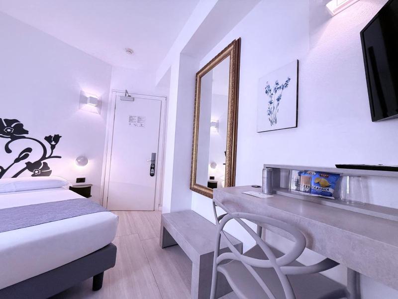 Standard Double or Twin Room image 1