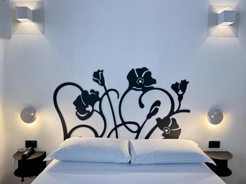 Standard Double or Twin Room image 3