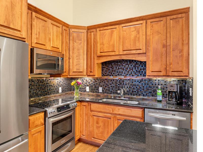 Three-Bedroom Deluxe Apartment image 3