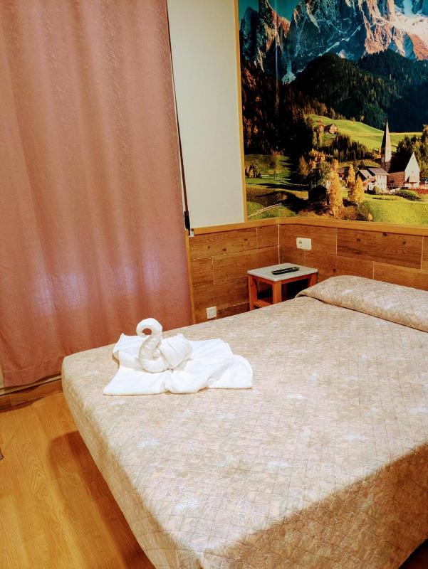 Budget Double Room image 2