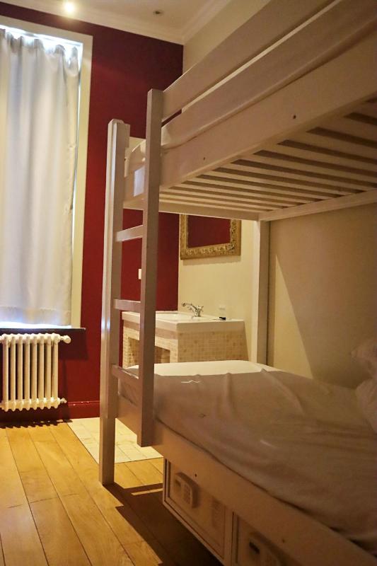 Standard Twin Room with Shared Bathroom image 1