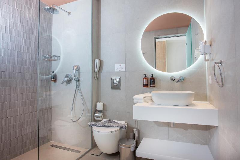 Deluxe Double Room with Whirlpool image 3