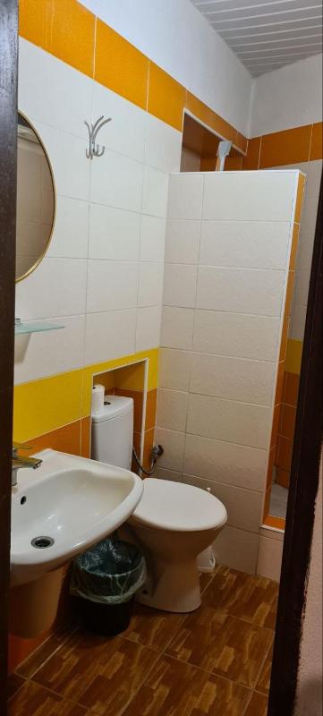 Economy Triple Room image 2