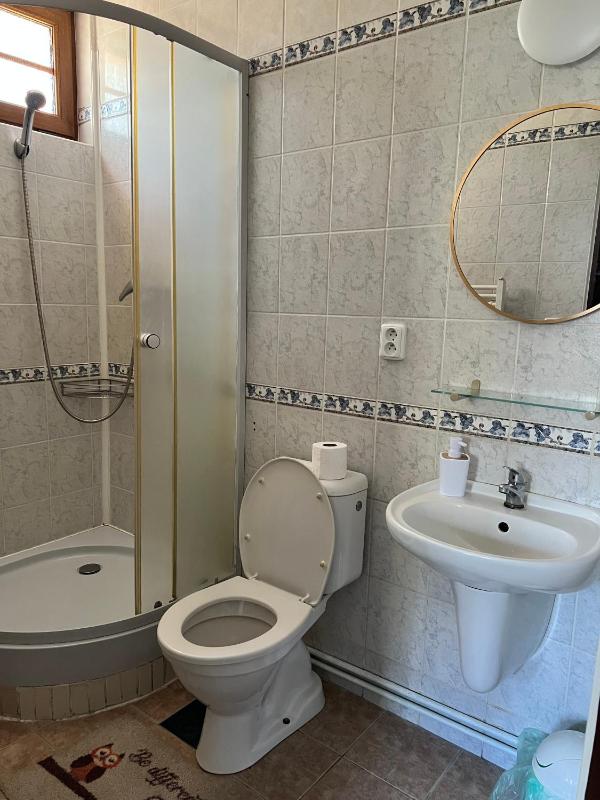 Economy Double or Twin Room image 3