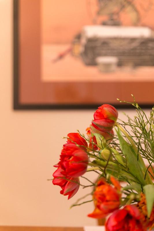 Classic One-Bedroom Apartment image 3