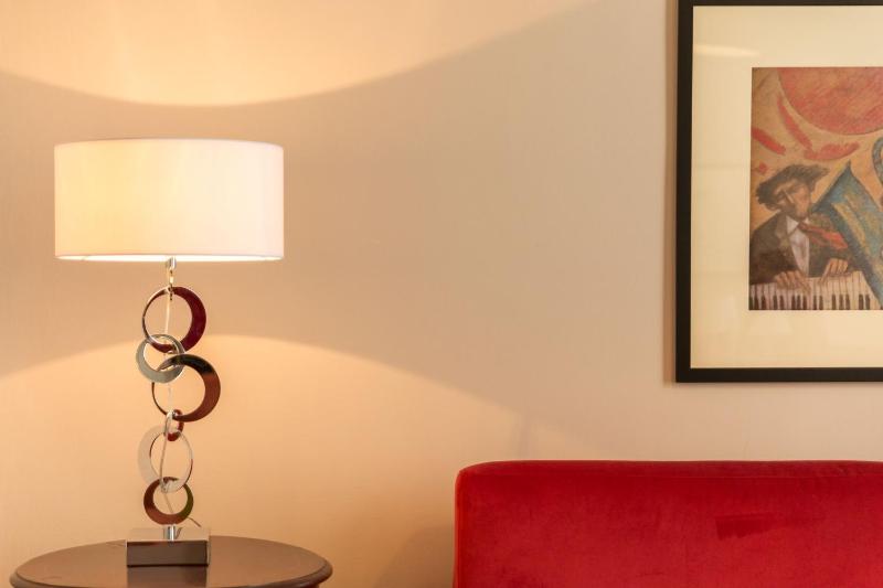 Superior One-Bedroom Apartment image 3