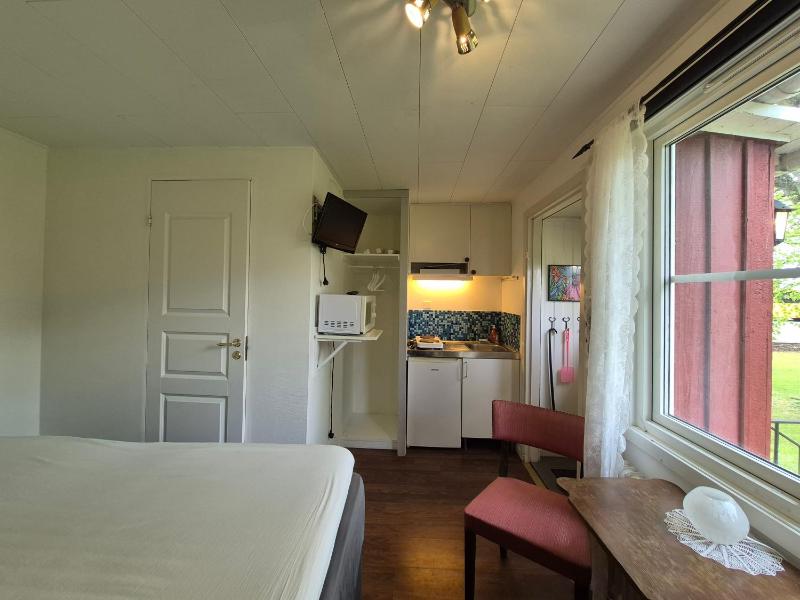 Twin Room with Private Bathroom image 4