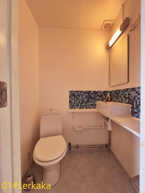 Twin Room with Shared Shower image 4