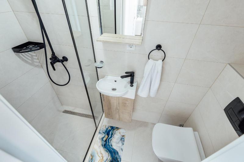 Veslo Sea Blue Apartments - Lustica - image 13