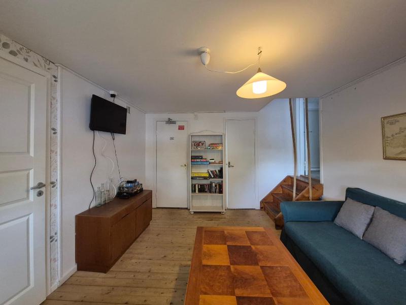 One-Bedroom Apartment image 3