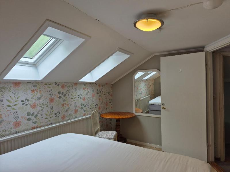 One-Bedroom Apartment image 2