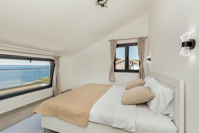 Veslo Sea Blue Apartments - Lustica - image 3