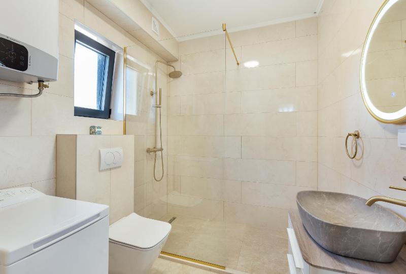 Veslo Sea Blue Apartments - Lustica - image 7