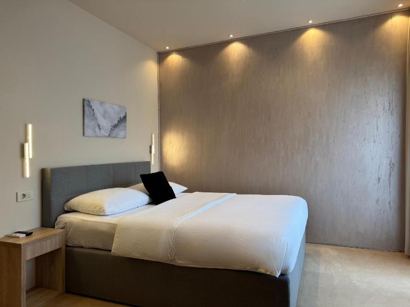 Superior Double Room image 3