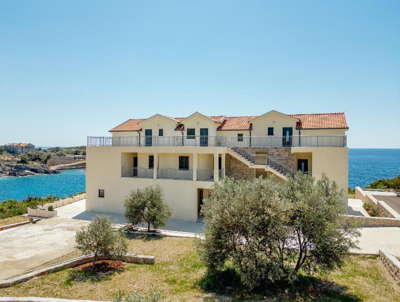 Veslo Sea Blue Apartments - Lustica - image 16
