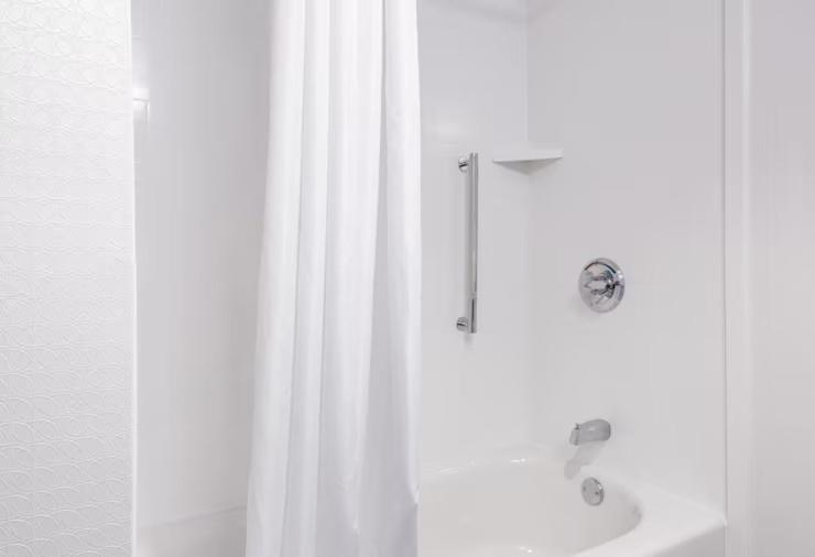 Queen Room with Two Queen Beds - Mobility Access/Non-Smoking image 2