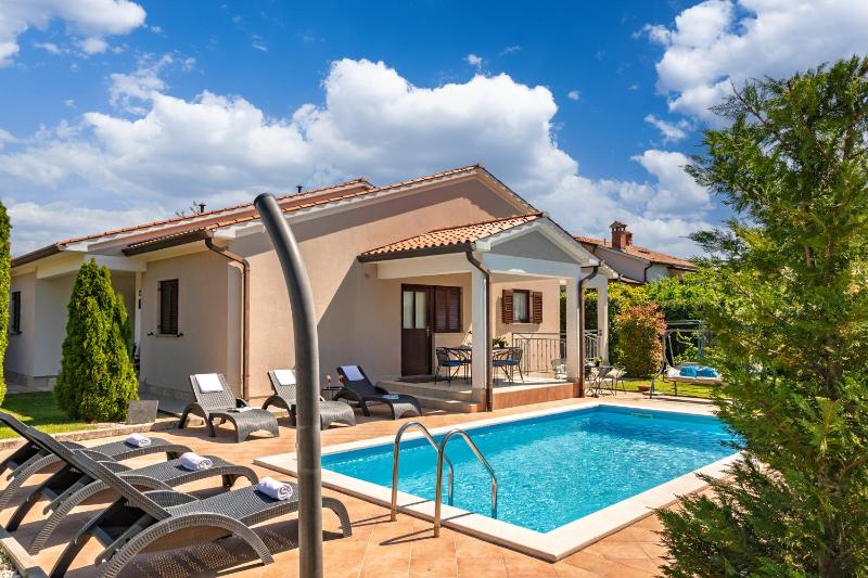 Casa Celeste With Private Pool - Happy Rentals - image 1