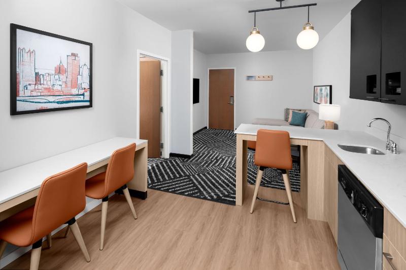 One-Bedroom King Suite image 4