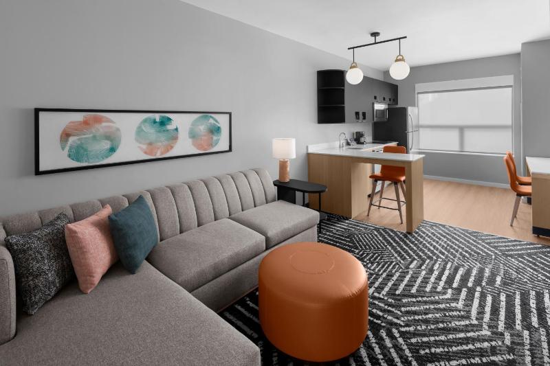 One-Bedroom King Suite image 2