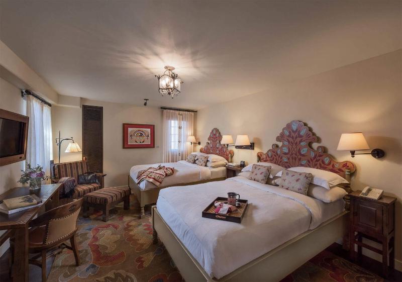 Standard Double Room with Two Double Beds image 4