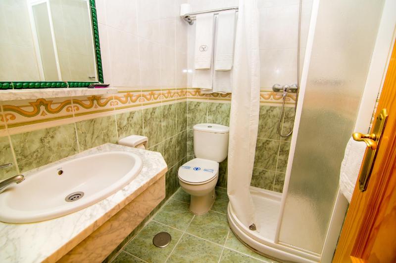 Double or Twin Room image 4