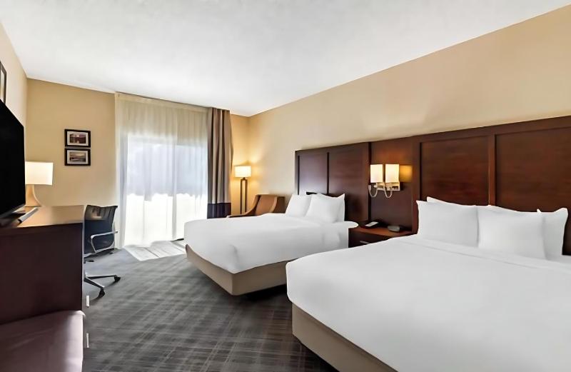 Queen Room with Two Queen Beds - Accessible/Non-Smoking  image 4