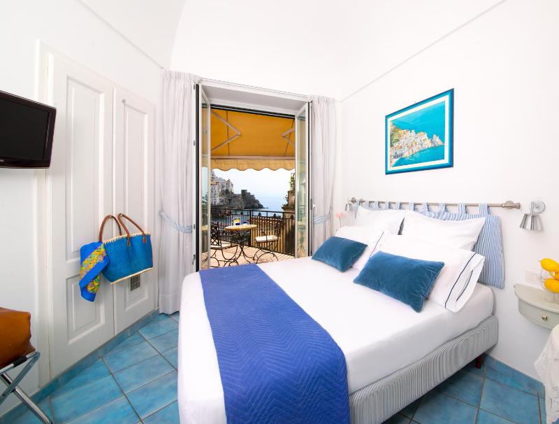 Superior Double Room with Sea View image 4