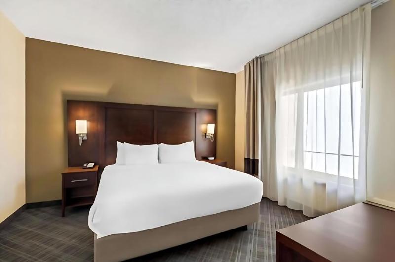 King Suite with Sofa Bed - Non Smoking image 4