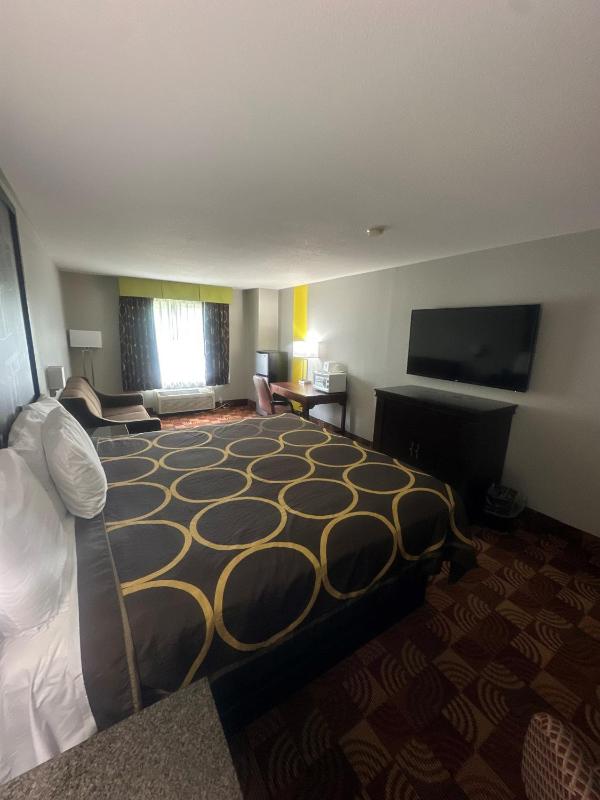 Deluxe King Room - Non-Smoking image 3