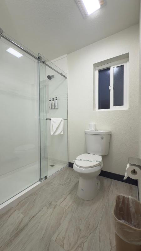 Queen Room - Non-Smoking image 3