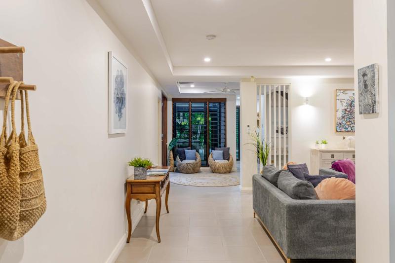 Tropic Villa at 2/42 Garrick Street - image 2