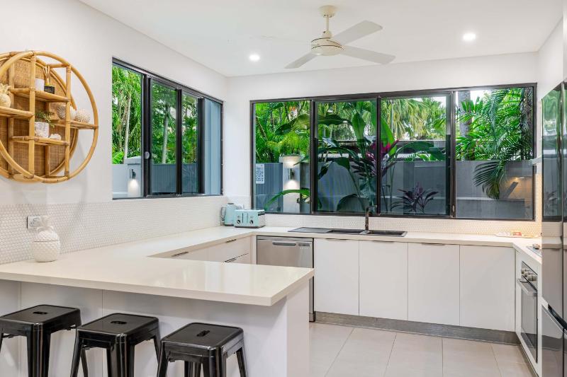 Tropic Villa at 2/42 Garrick Street - image 16