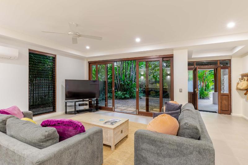 Tropic Villa at 2/42 Garrick Street - image 22