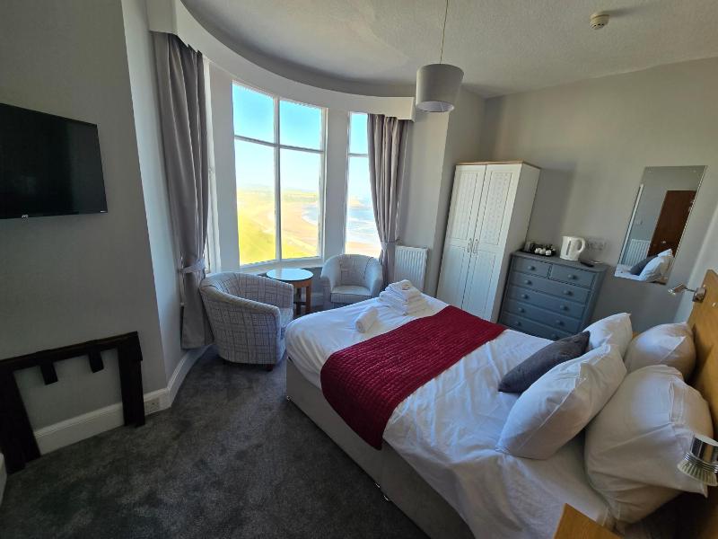 Double Room with Sea View image 1