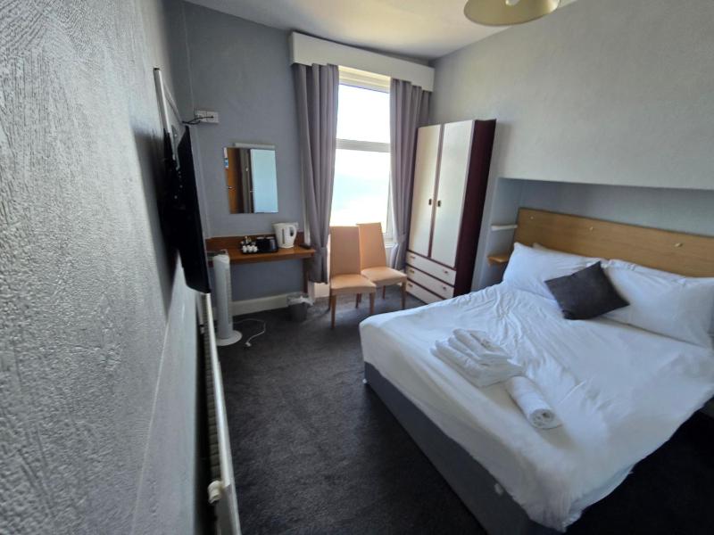 Double Room with Sea View image 1