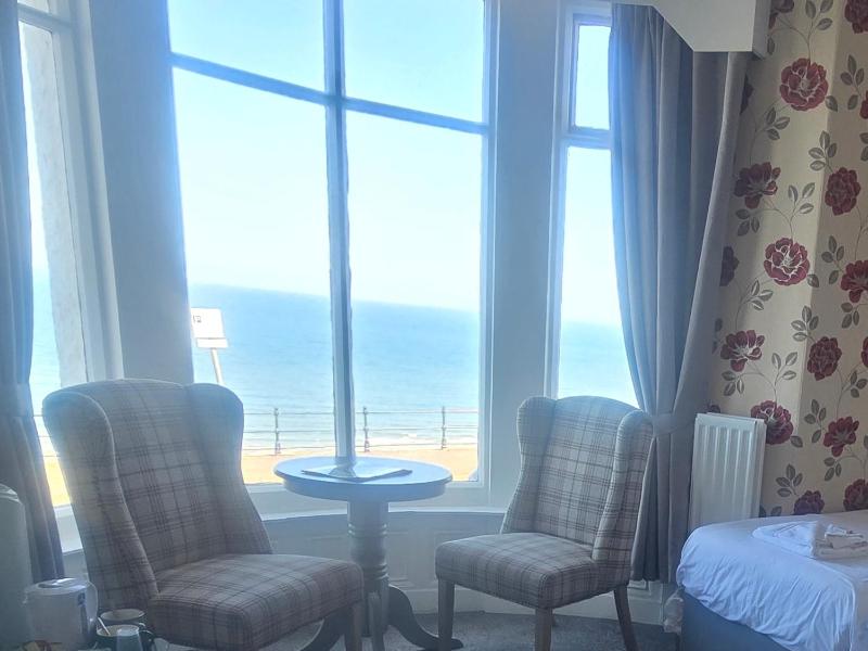Family Room with Sea View image 4