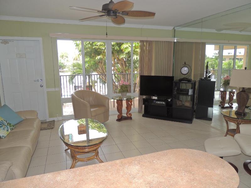 One-Bedroom Apartment with Intracoastal View image 3